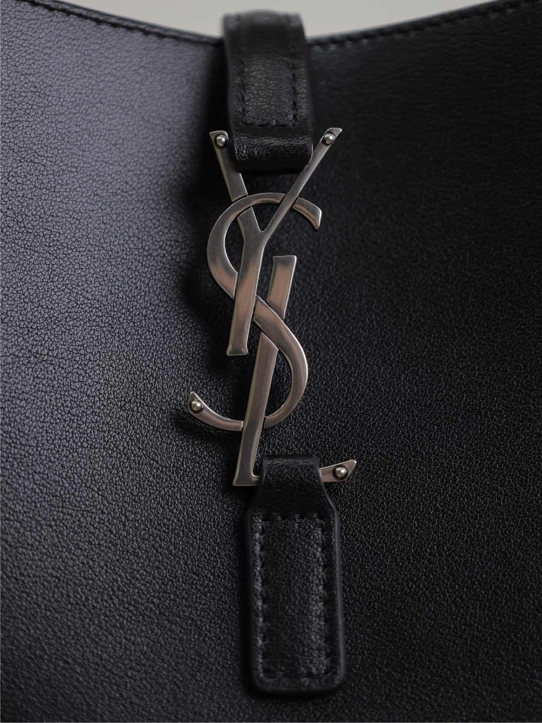 SAINT LAURENT LE 5 À 7 SUPPLE BAG 23 IN BLACK CALFSKIN SILVER BUCKLE
