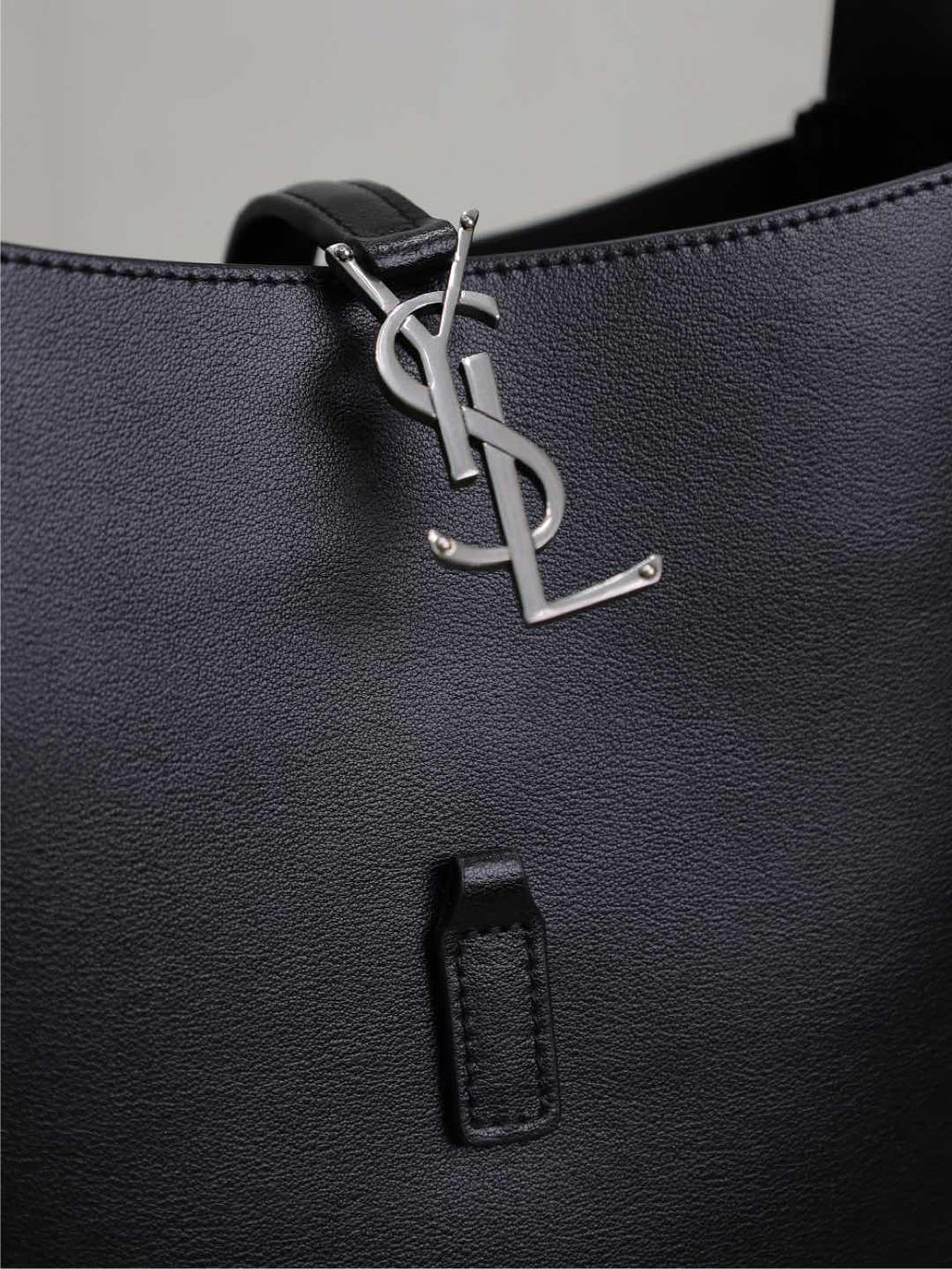 SAINT LAURENT LE 5 À 7 SUPPLE BAG 23 IN BLACK CALFSKIN SILVER BUCKLE