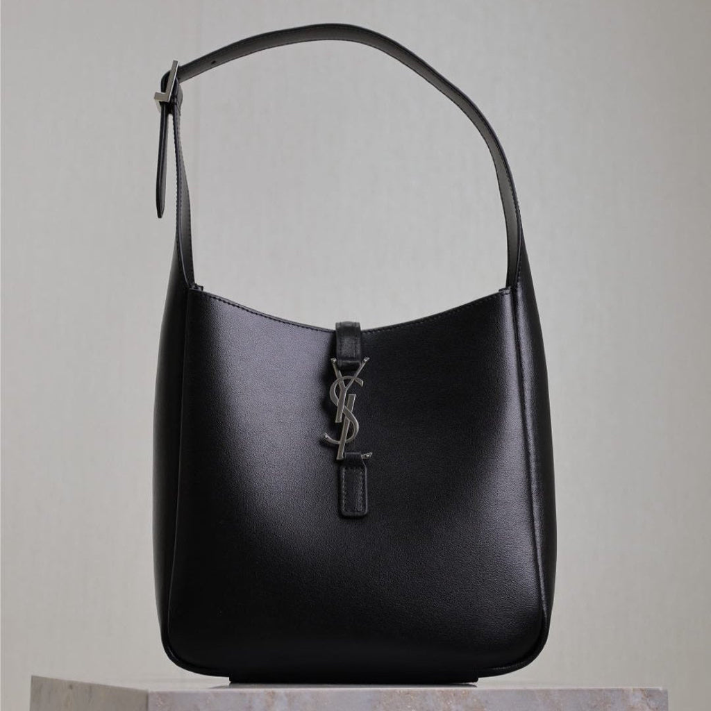 SAINT LAURENT LE 5 À 7 SUPPLE BAG 23 IN BLACK CALFSKIN SILVER BUCKLE