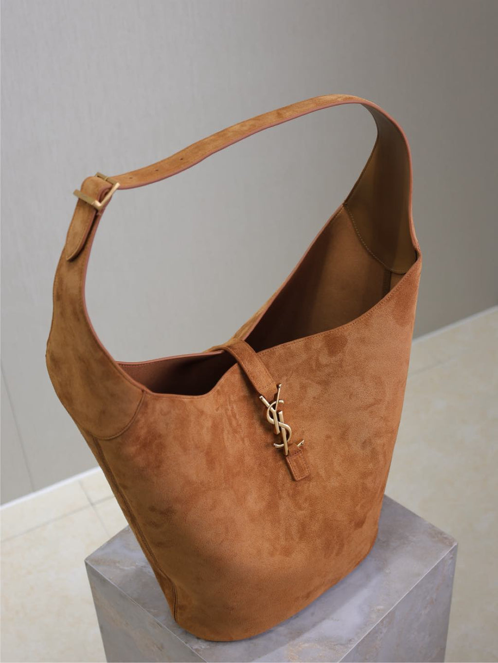 SAINT LAURENT LE 5 À 7 LARGE SUPPLE HOBO BAG 31 IN BRONZE BROWN SUEDE