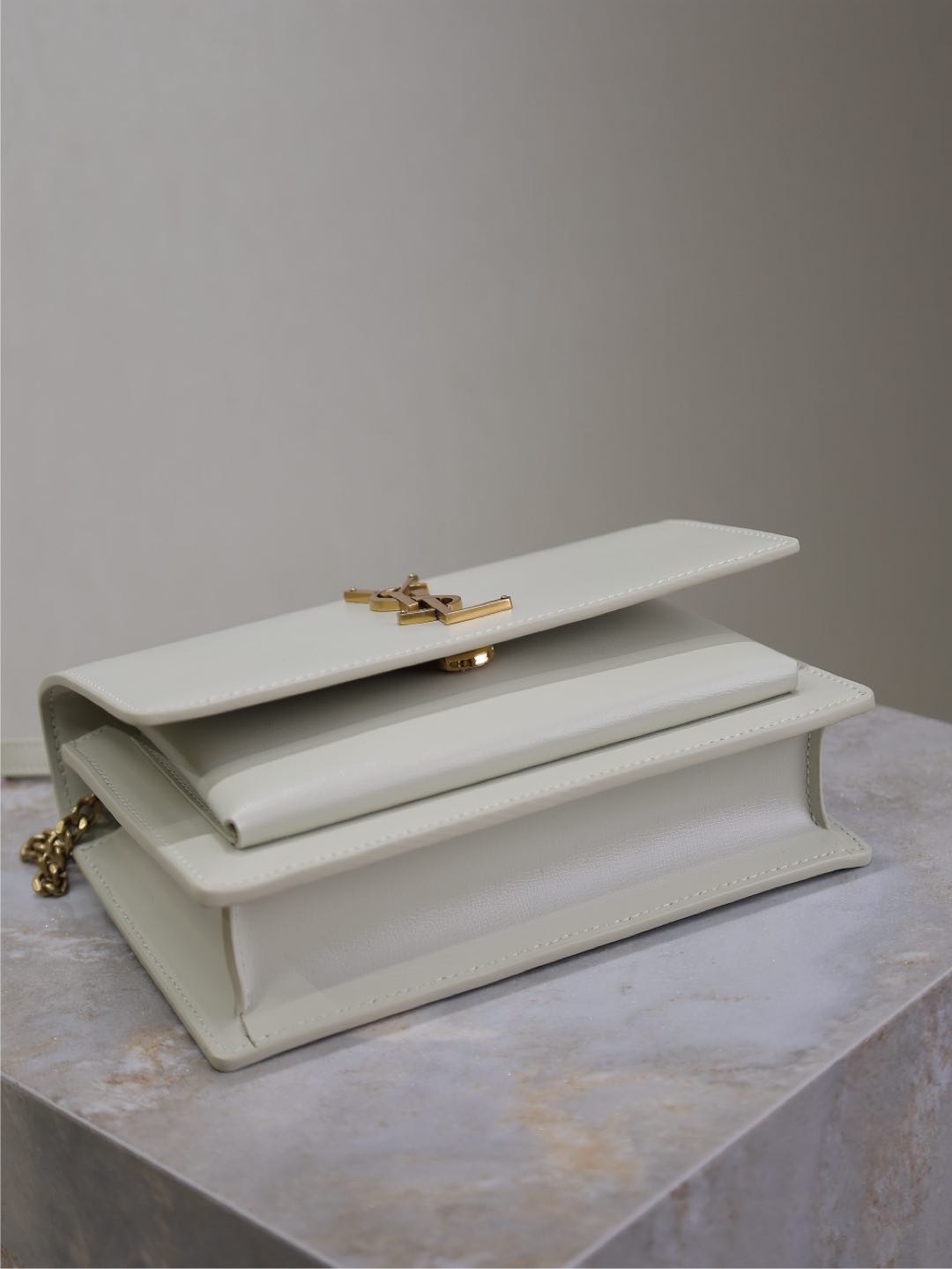 SAINT LAURENT SUNSET SMALL BAG 19 IN WHITE CALFSKIN GOLD HARDWARE