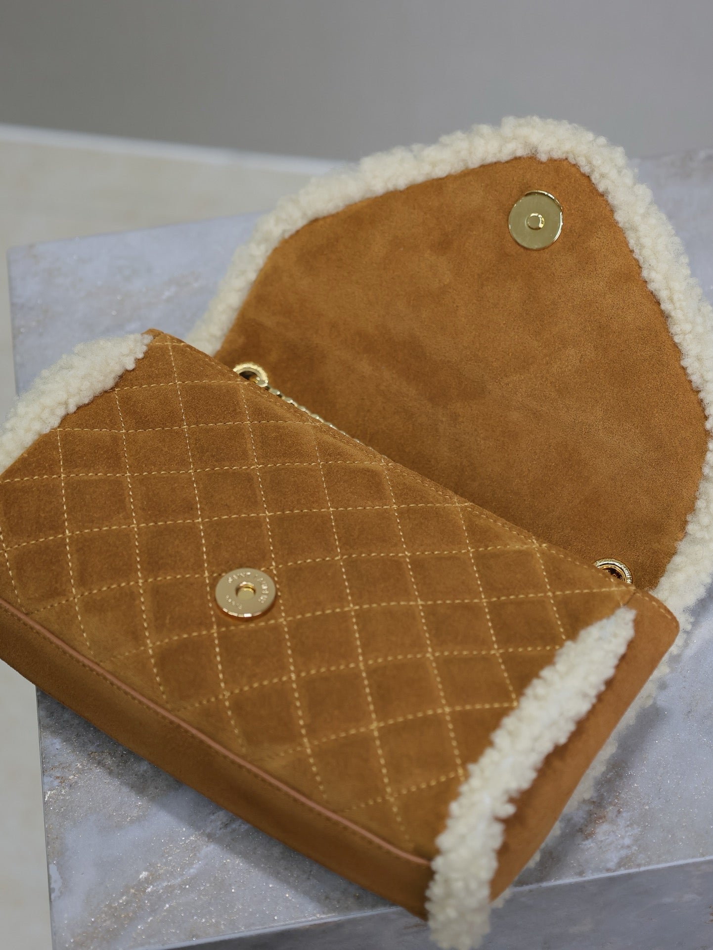 SAINT LAURENT ENVELOPE CHAIN BAG 21 IN BRONZE BROWN SUEDE AND WHITE SHEARLING TRIM GOLD HARDWARE