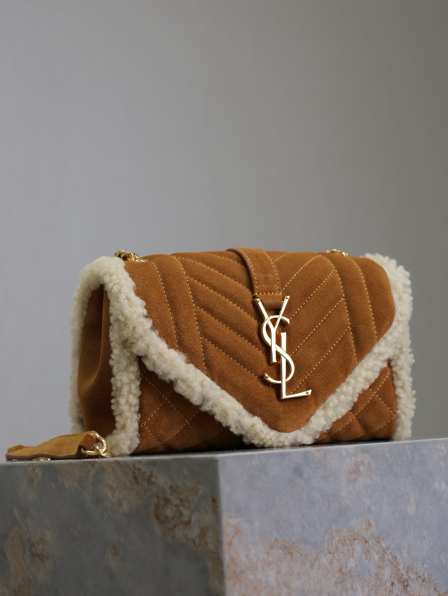 SAINT LAURENT ENVELOPE CHAIN BAG 21 IN BRONZE BROWN SUEDE AND WHITE SHEARLING TRIM GOLD HARDWARE