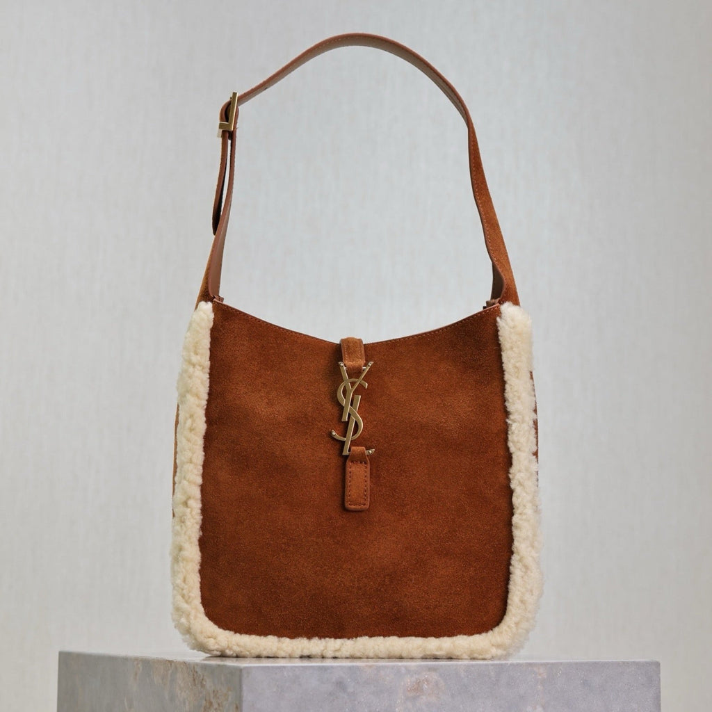 SAINT LAURENT LE 5 À 7 SMALL SUPPLE 23 IN AMBER ORANGE SUEDE AND WHITE LAMB FUR TRIM