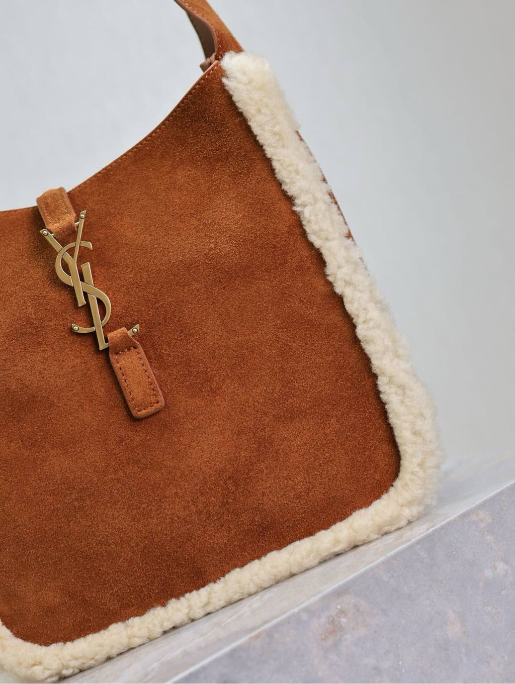 SAINT LAURENT LE 5 À 7 SMALL SUPPLE 23 IN AMBER ORANGE SUEDE AND WHITE LAMB FUR TRIM