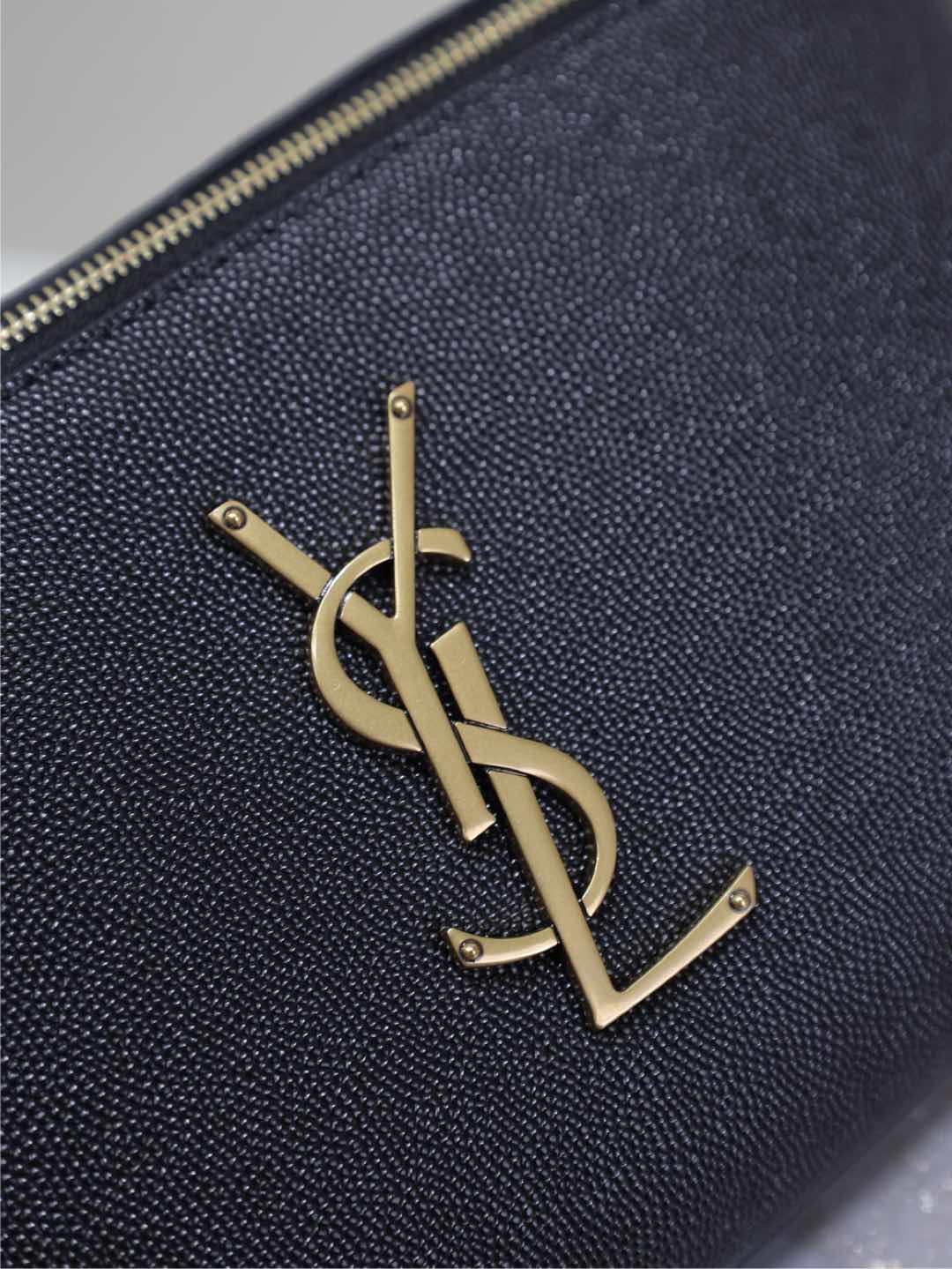 SAINT LAURENT CLASSIC CROSSBODY BAG 25 IN BLACK CAVIAR LEATHER GOLD LOGO