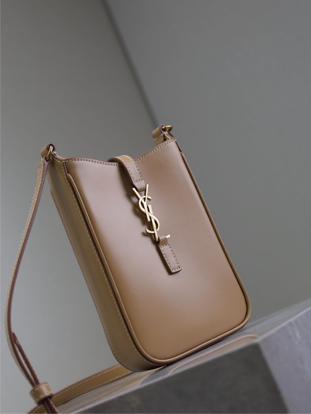 SAINT LAURENT LE 5 À 7 PHONE BAG 18 IN CIDER BROWN CALFSKIN