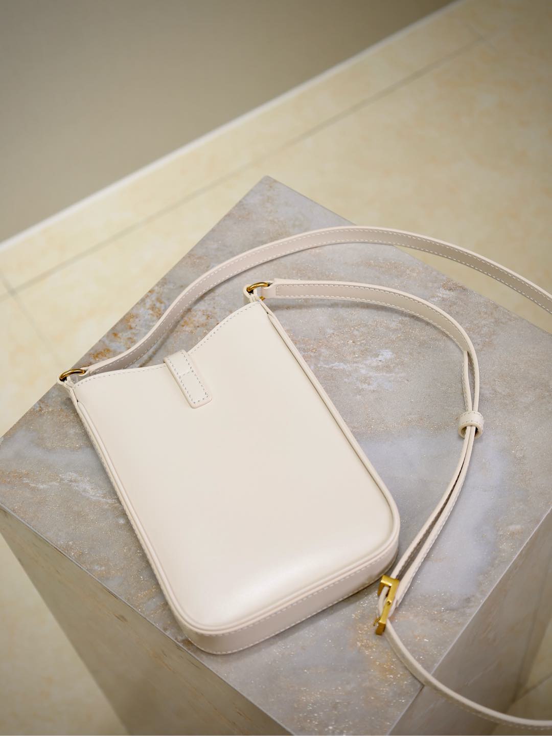 SAINT LAURENT LE 5 À 7 PHONE BAG 18 IN WHITE CALFSKIN