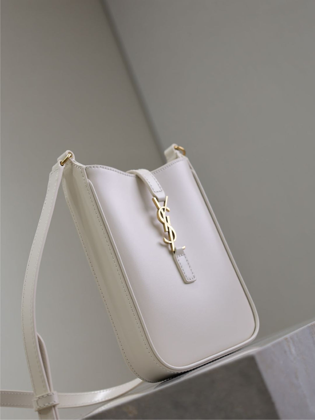 SAINT LAURENT LE 5 À 7 PHONE BAG 18 IN WHITE CALFSKIN