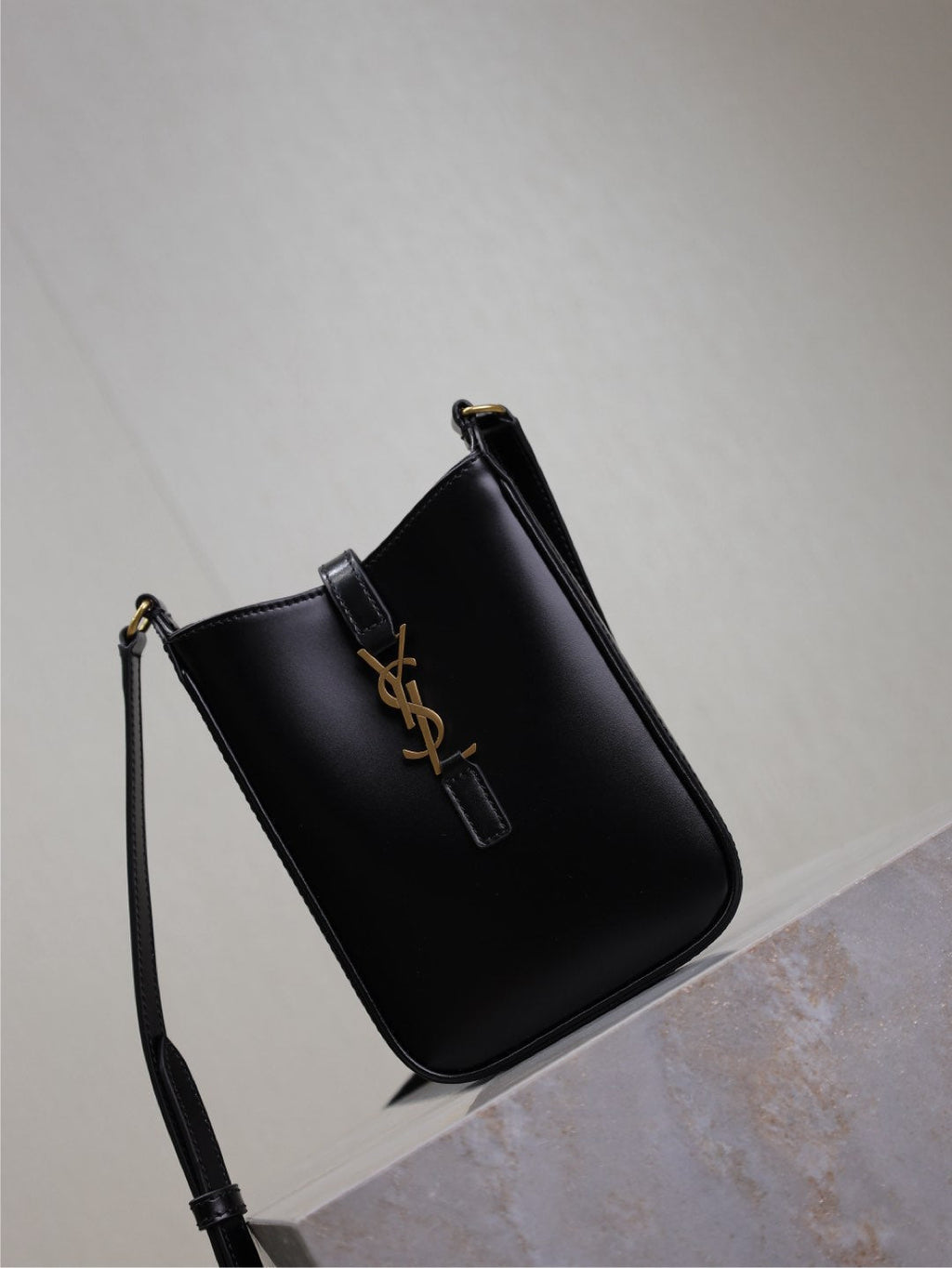 SAINT LAURENT LE 5 À 7 PHONE BAG 18 IN BLACK CALFSKIN