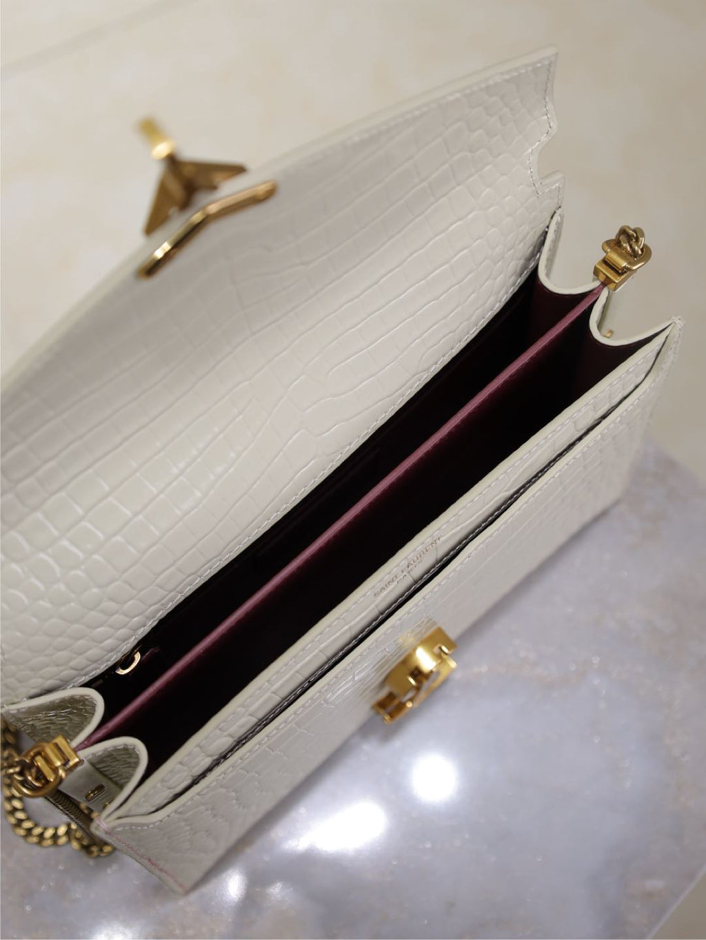 SAINT LAURENT CASSANDRA CHAIN BAG 22 IN WHITE CROCODILE PATTERN CALFSKIN GOLD HARDWARE