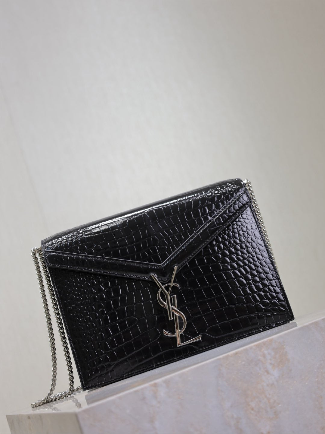 SAINT LAURENT CASSANDRA CHAIN BAG 22 IN BLACK CROCODILE PATTERN CALFSKIN SILVER HARDWARE