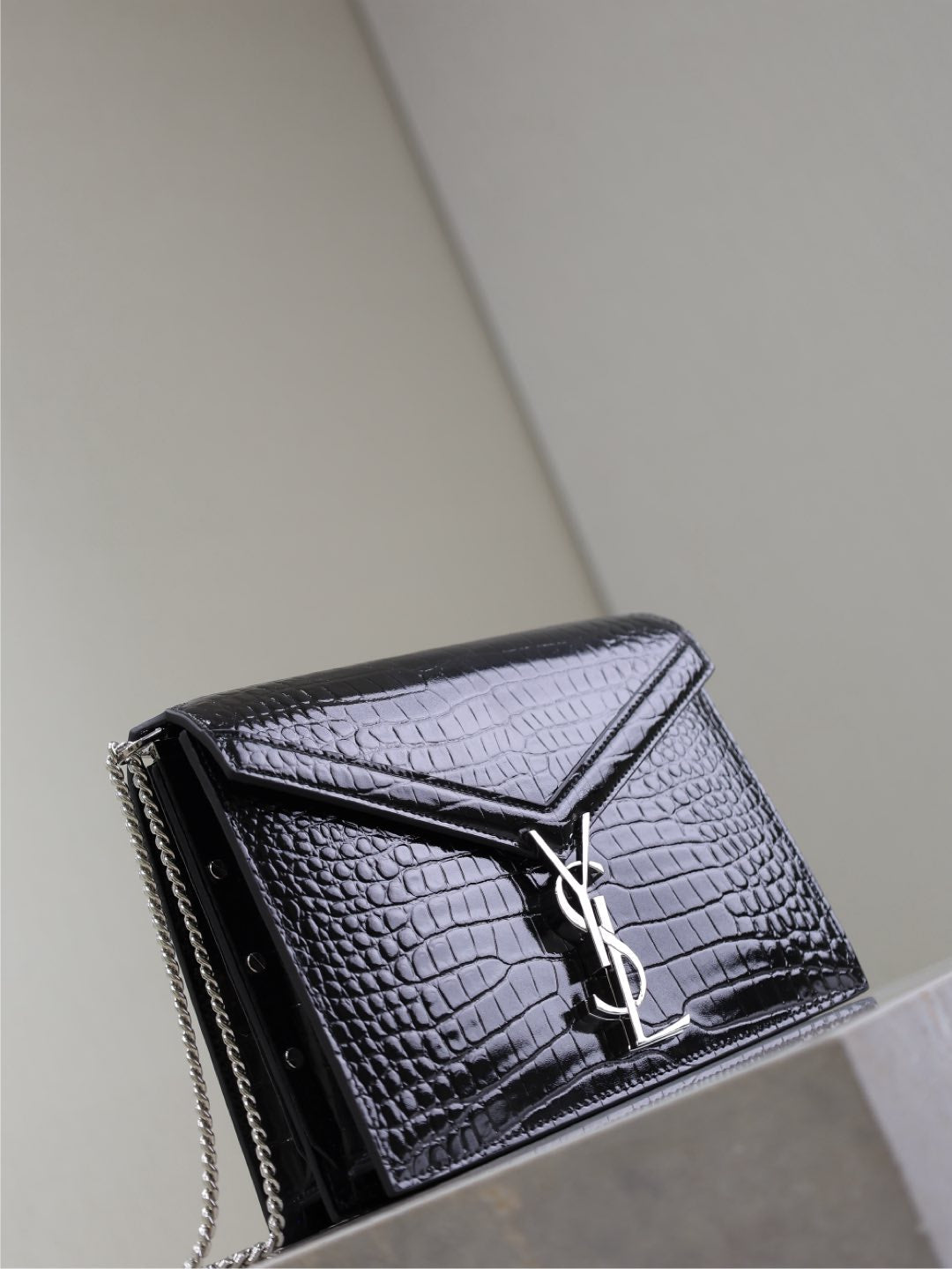 SAINT LAURENT CASSANDRA CHAIN BAG 22 IN BLACK CROCODILE PATTERN CALFSKIN SILVER HARDWARE