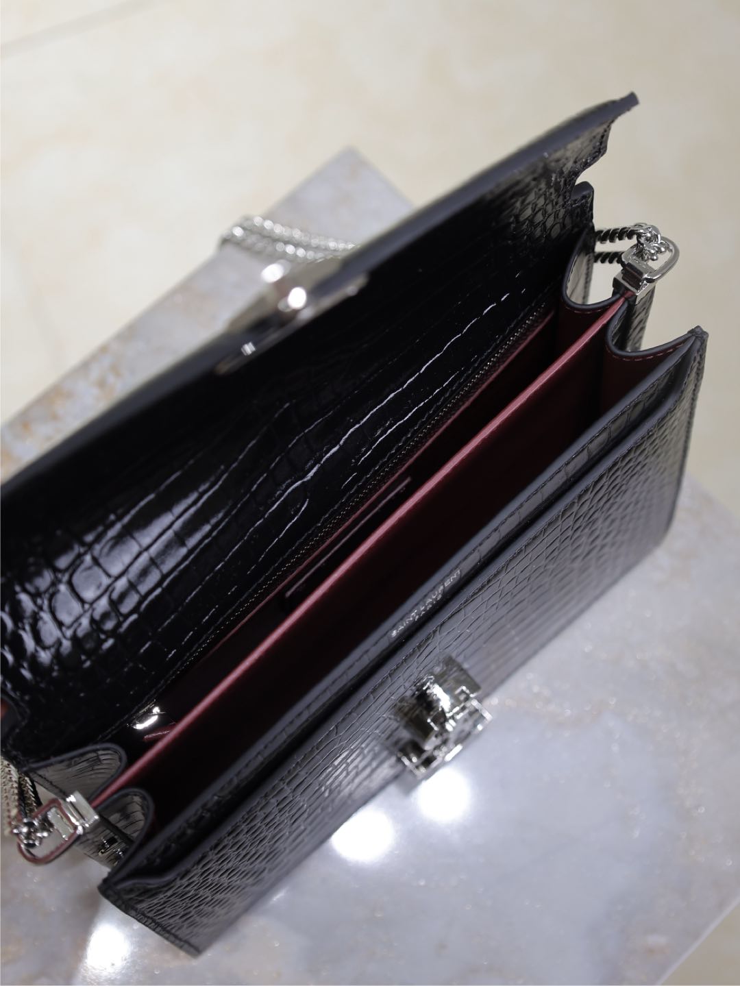 SAINT LAURENT CASSANDRA CHAIN BAG 22 IN BLACK CROCODILE PATTERN CALFSKIN SILVER HARDWARE