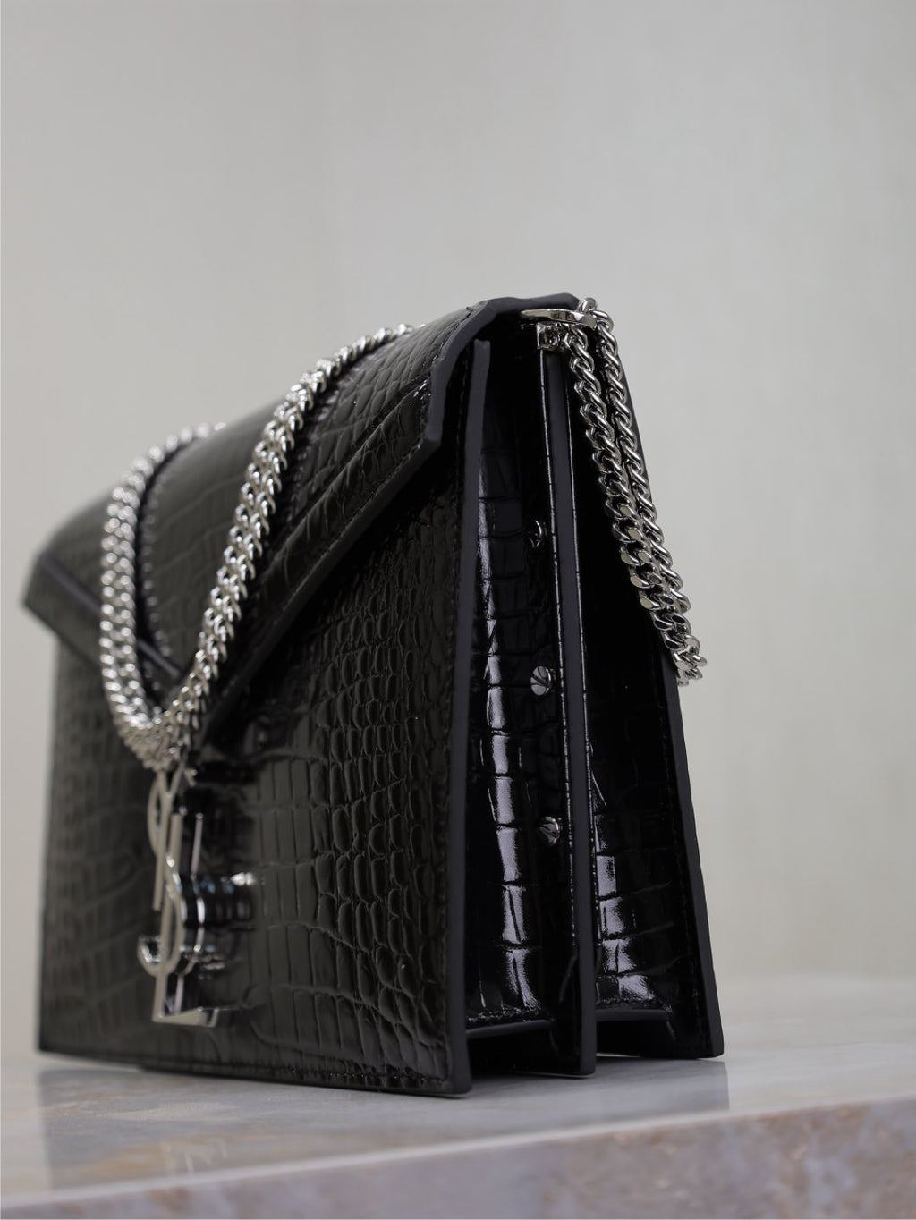 SAINT LAURENT CASSANDRA CHAIN BAG 22 IN BLACK CROCODILE PATTERN CALFSKIN SILVER HARDWARE