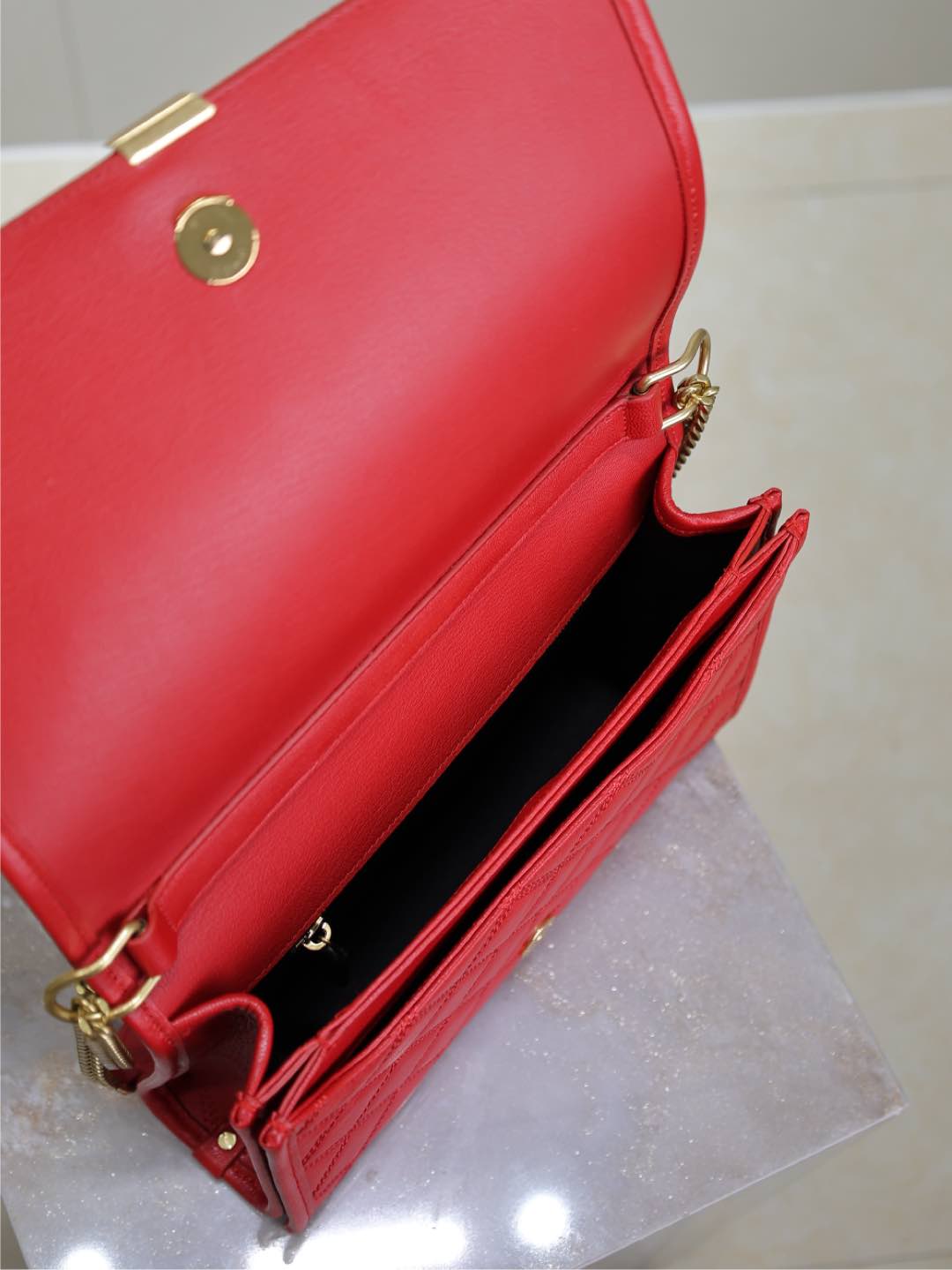 SAINT LAURENT BECKY 25 IN RED QUILTED LAMBSKIN GOLD HARDWARE
