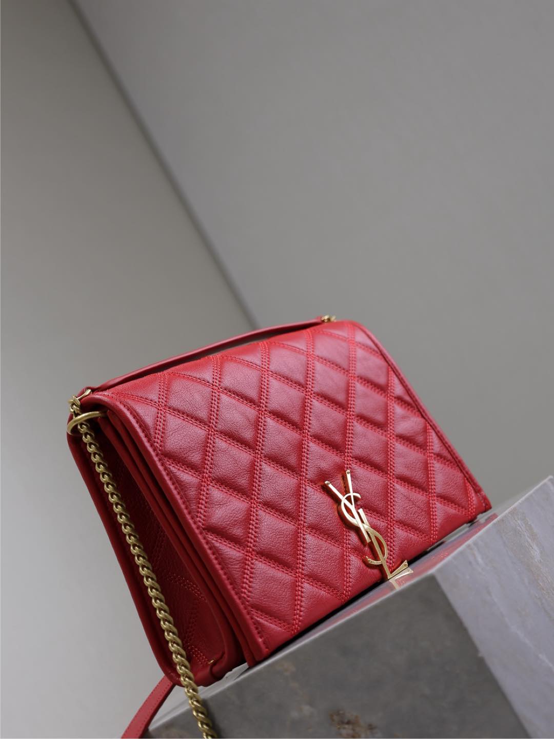 SAINT LAURENT BECKY 25 IN RED QUILTED LAMBSKIN GOLD HARDWARE
