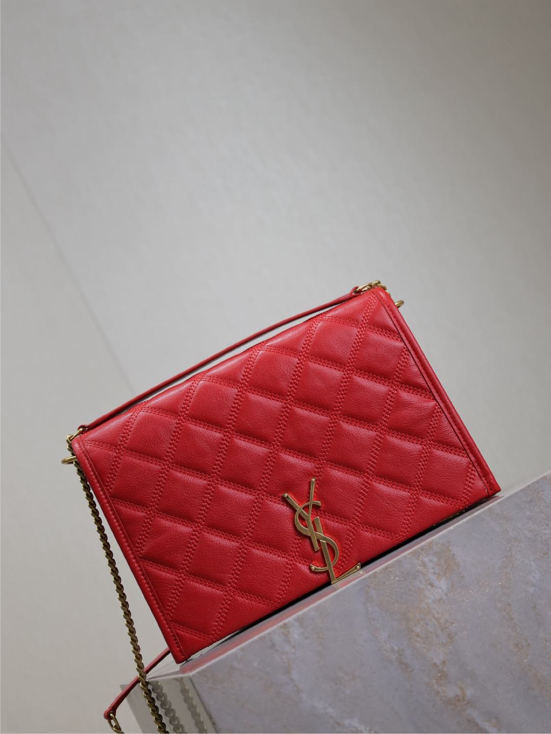 SAINT LAURENT BECKY 25 IN RED QUILTED LAMBSKIN GOLD HARDWARE