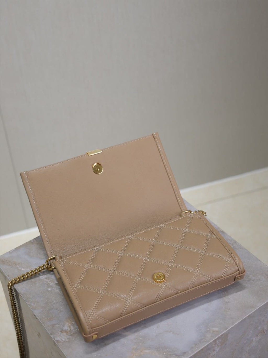 SAINT LAURENT BECKY 22 IN MEDIUM BROWN QUILTED LAMBSKIN GOLD HARDWARE
