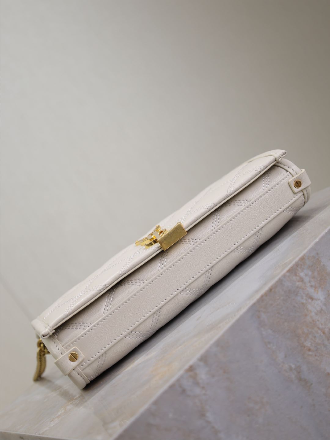 SAINT LAURENT BECKY 22 IN WHITE QUILTED LAMBSKIN GOLD HARDWARE