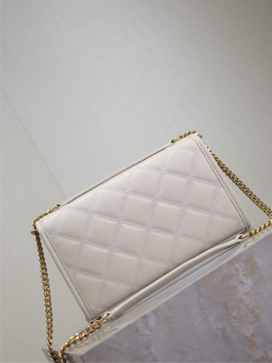 SAINT LAURENT BECKY 22 IN WHITE QUILTED LAMBSKIN GOLD HARDWARE