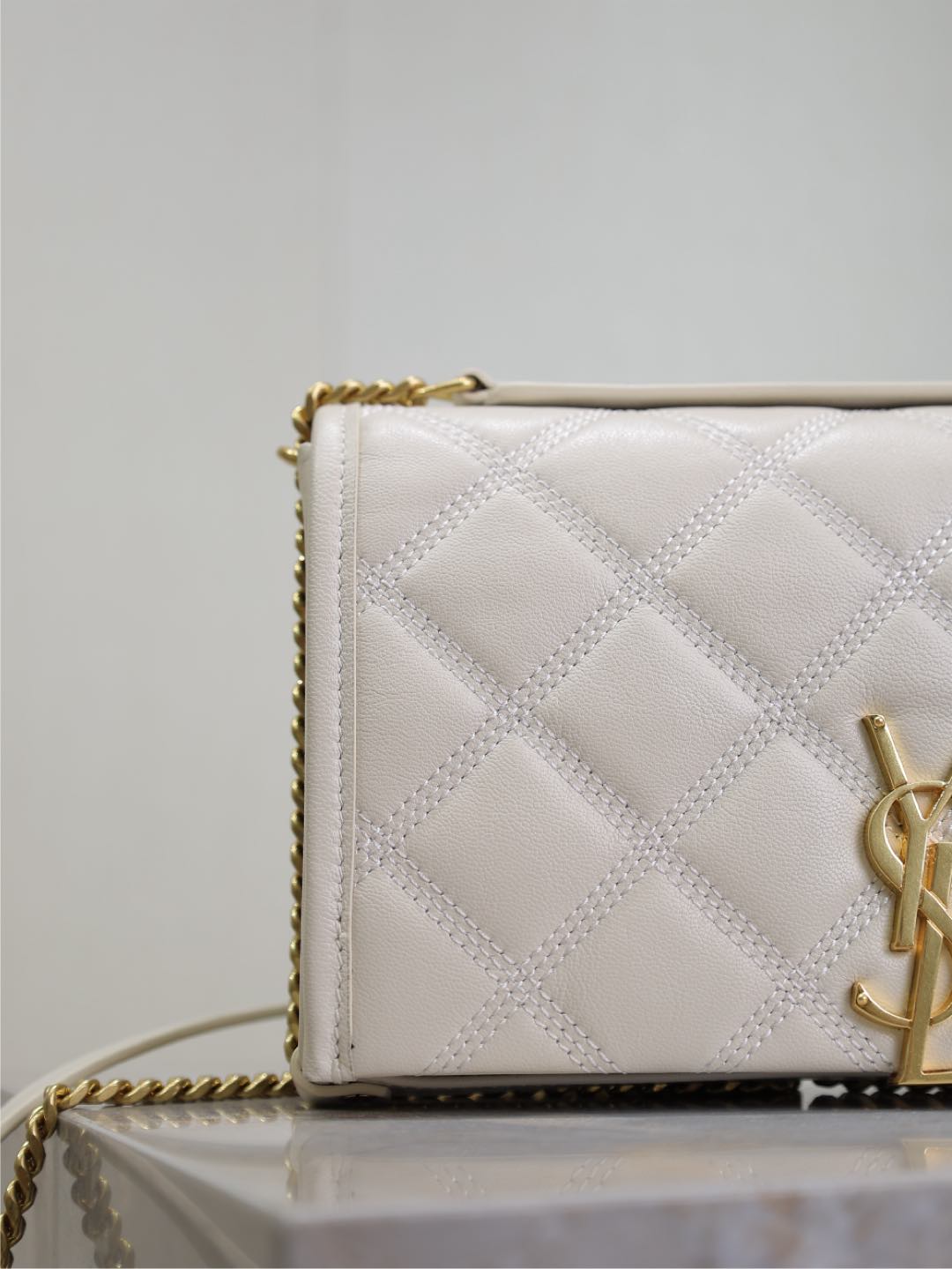 SAINT LAURENT BECKY 22 IN WHITE QUILTED LAMBSKIN GOLD HARDWARE