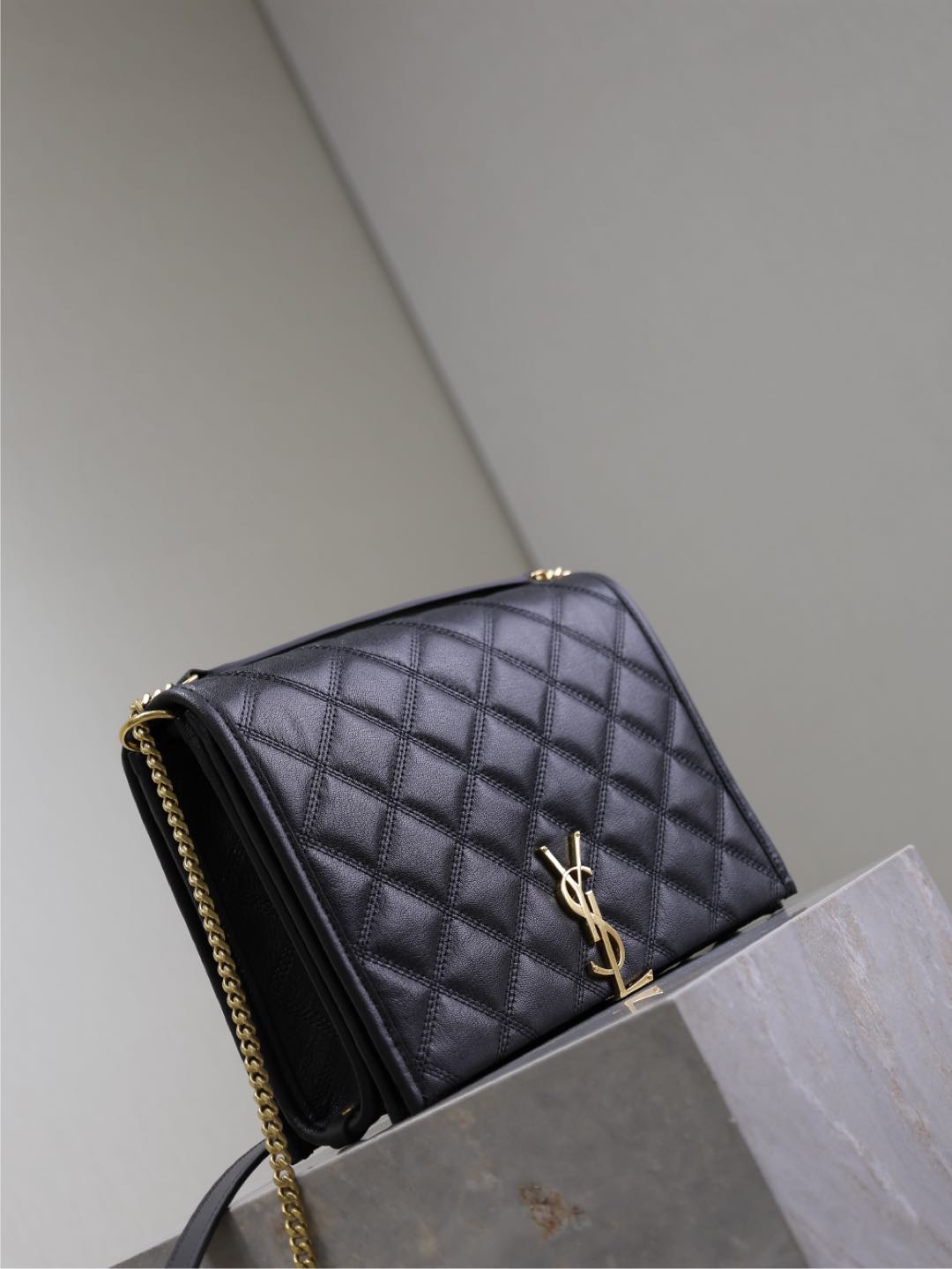 SAINT LAURENT BECKY 26 IN BLACK QUILTED LAMBSKIN GOLD HARDWARE