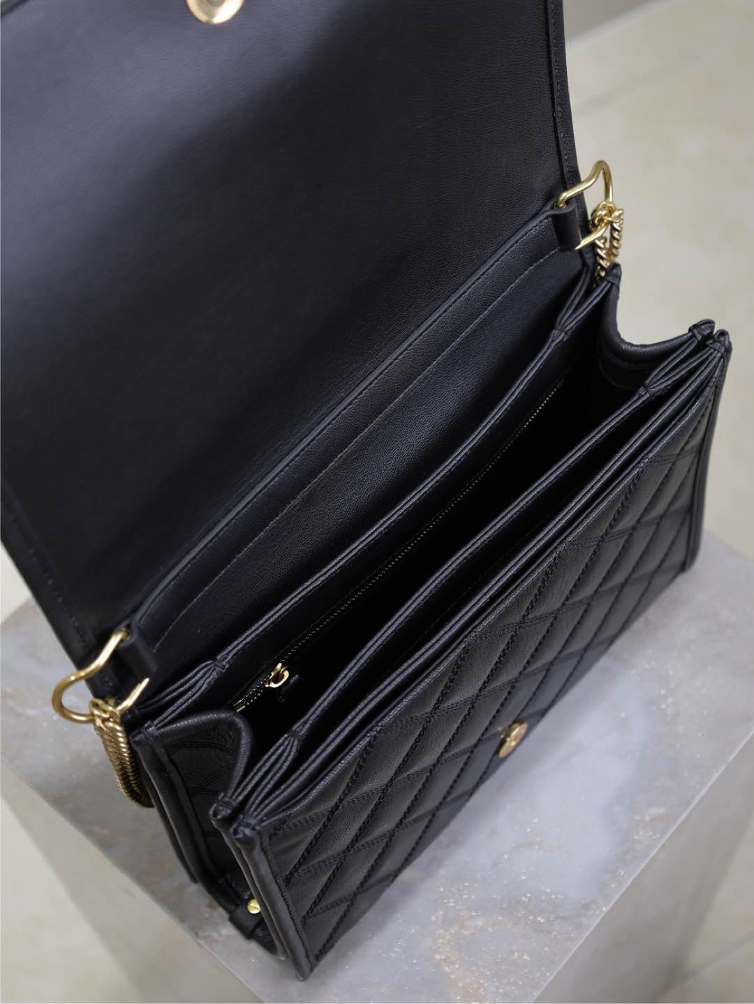 SAINT LAURENT BECKY 26 IN BLACK QUILTED LAMBSKIN GOLD HARDWARE