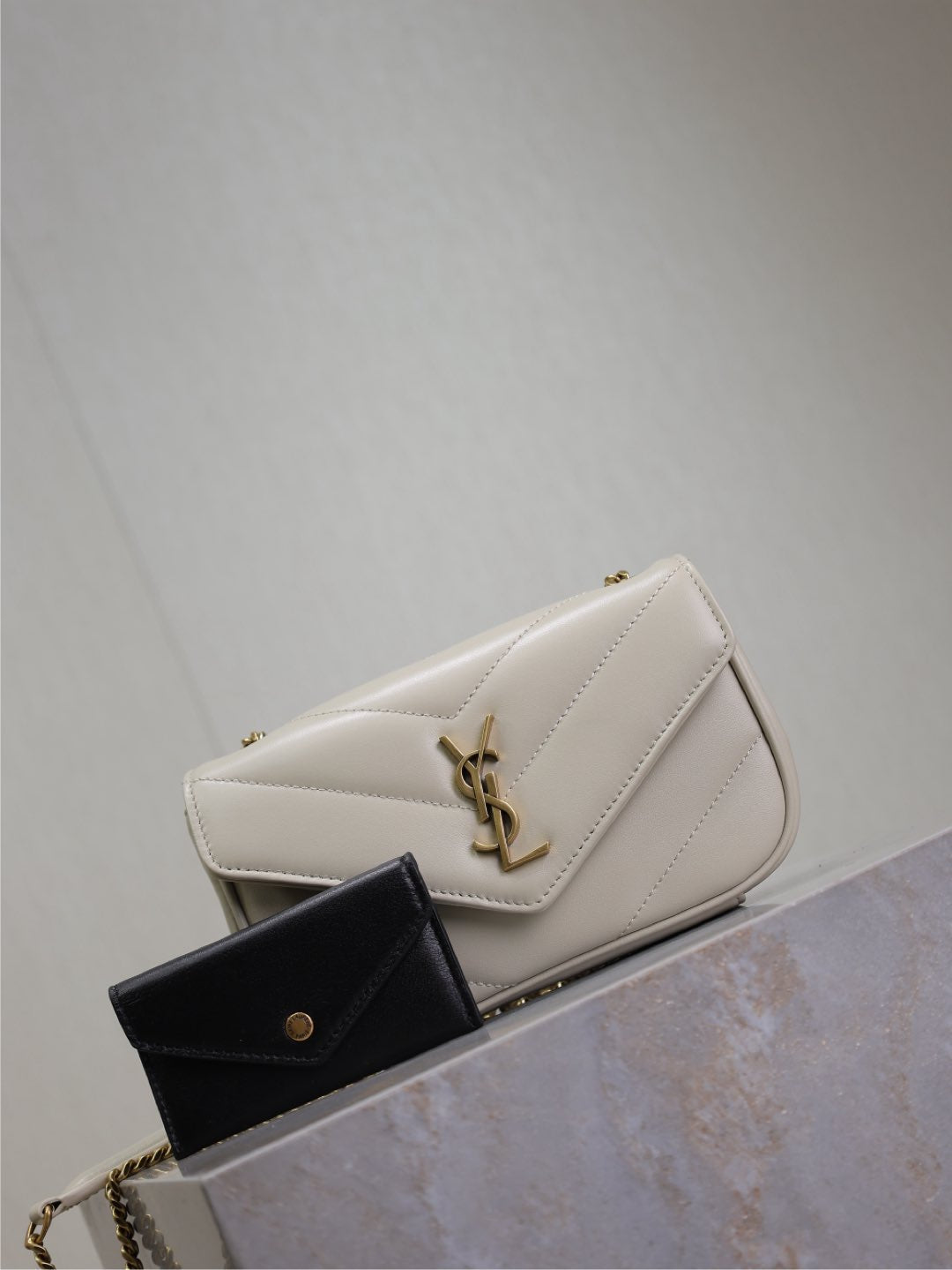 SAINT LAURENT LOULOU MINI 20 IN WHITE SHEEPSKIN GOLD HARDWARE