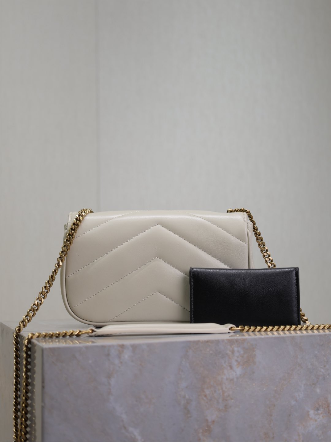 SAINT LAURENT LOULOU MINI 20 IN WHITE SHEEPSKIN GOLD HARDWARE