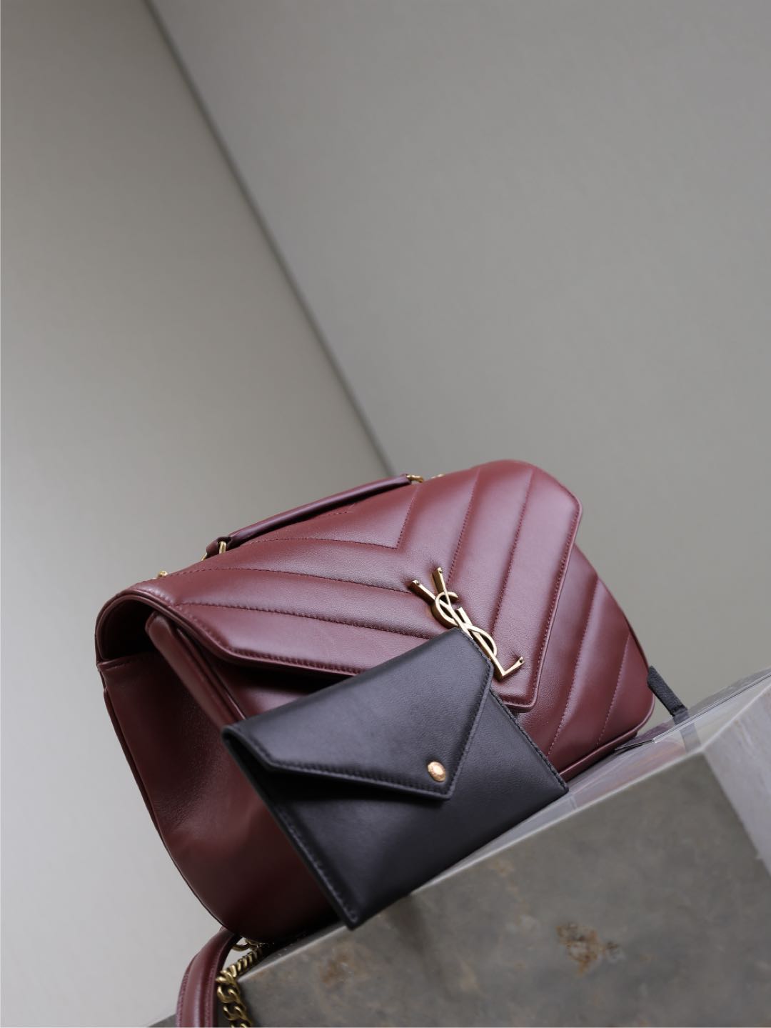 SAINT LAURENT LOULOU MEDIUM 29 IN BURGUNDY RED SHEEPSKIN GOLD HARDWARE