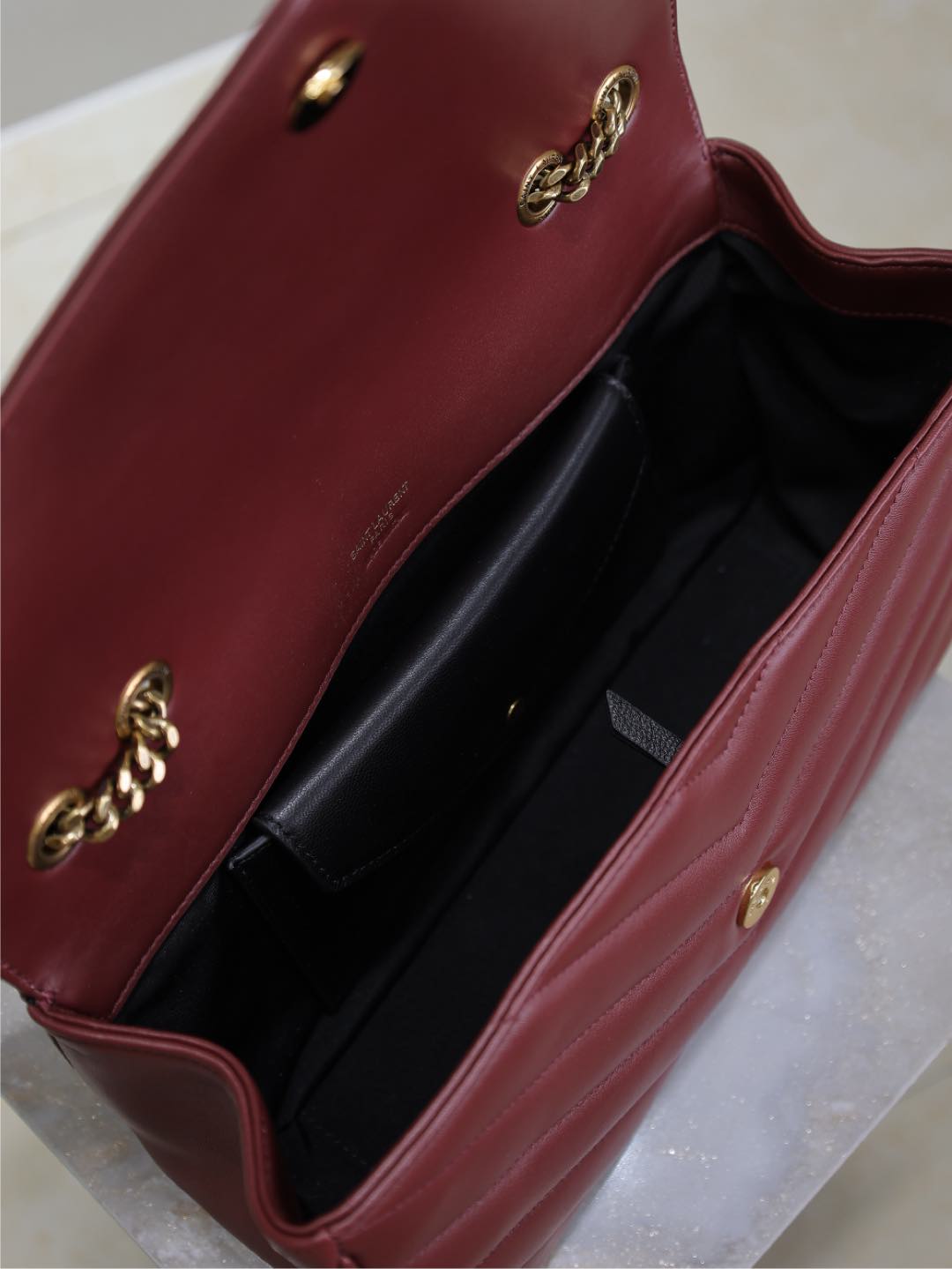 SAINT LAURENT LOULOU MEDIUM 29 IN BURGUNDY RED SHEEPSKIN GOLD HARDWARE