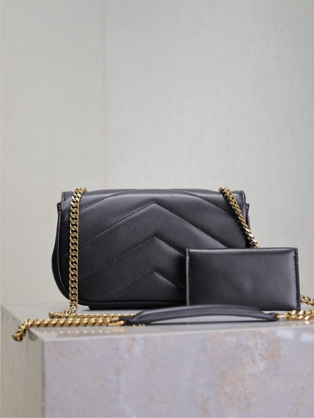 SAINT LAURENT LOULOU MINI 20 IN BLACK SHEEPSKIN GOLD HARDWARE