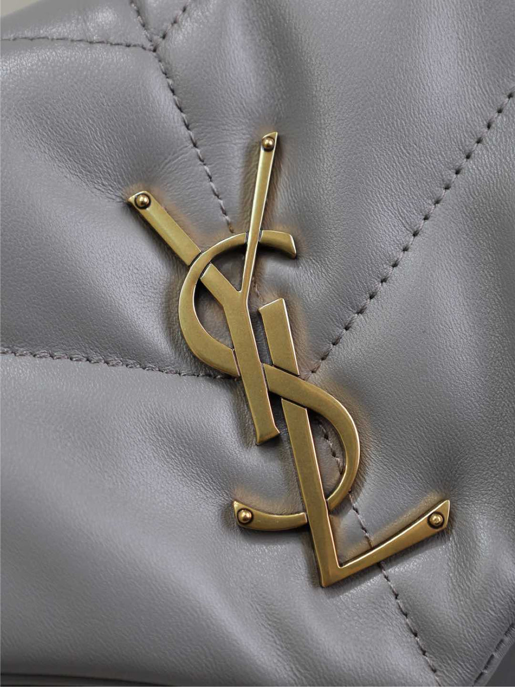 SAINT LAURENT YSL 25S LOULOU PUFFER MEDIUM 29 IN SMOKY LAVENDER CALFSKIN