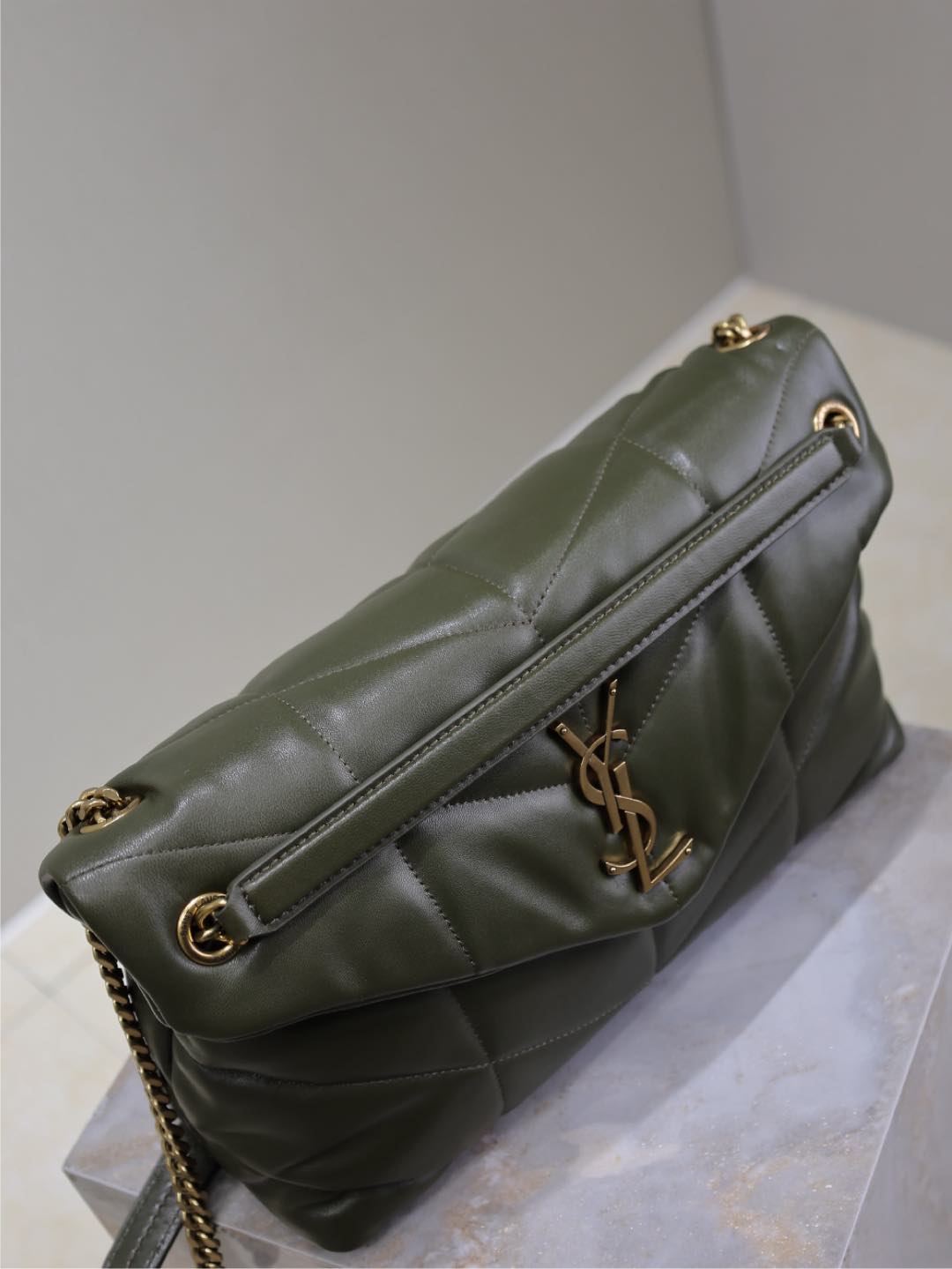 SAINT LAURENT YSL 25S LOULOU PUFFER GM 35 IN DARK OLIVE CALFSKIN GOLD HARDWARE