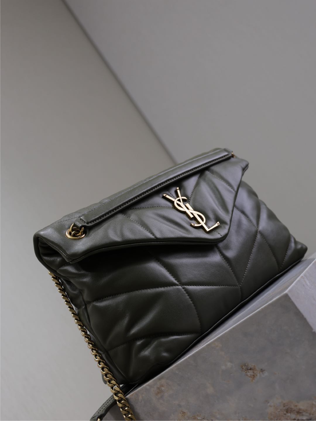 SAINT LAURENT YSL 25S LOULOU PUFFER GM 35 IN DARK OLIVE CALFSKIN GOLD HARDWRE