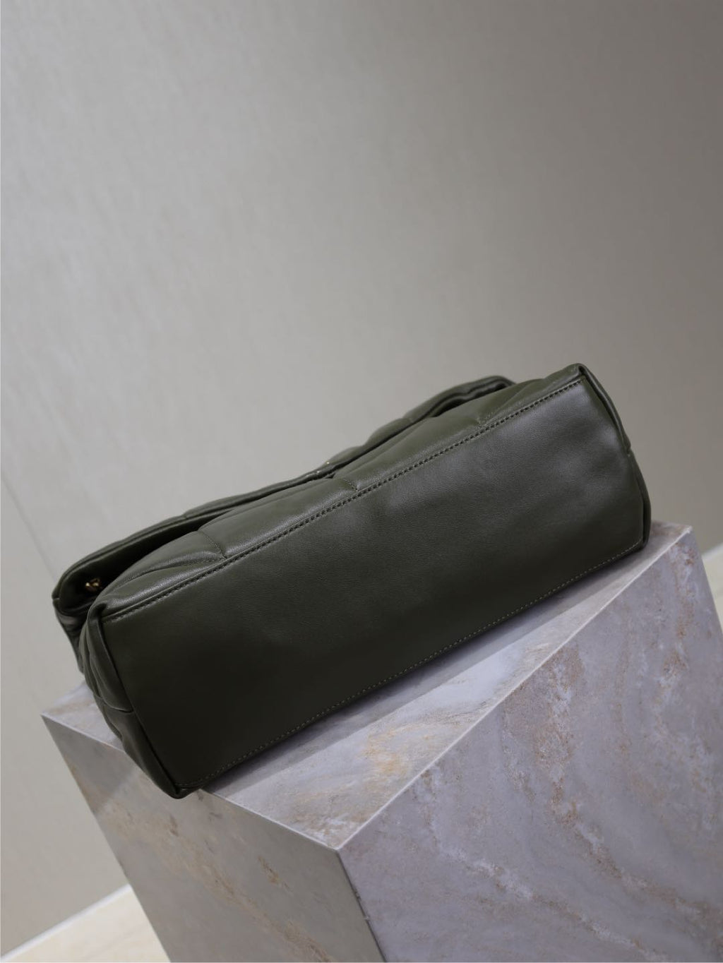 SAINT LAURENT YSL 25S LOULOU PUFFER GM 35 IN DARK OLIVE CALFSKIN GOLD HARDWARE