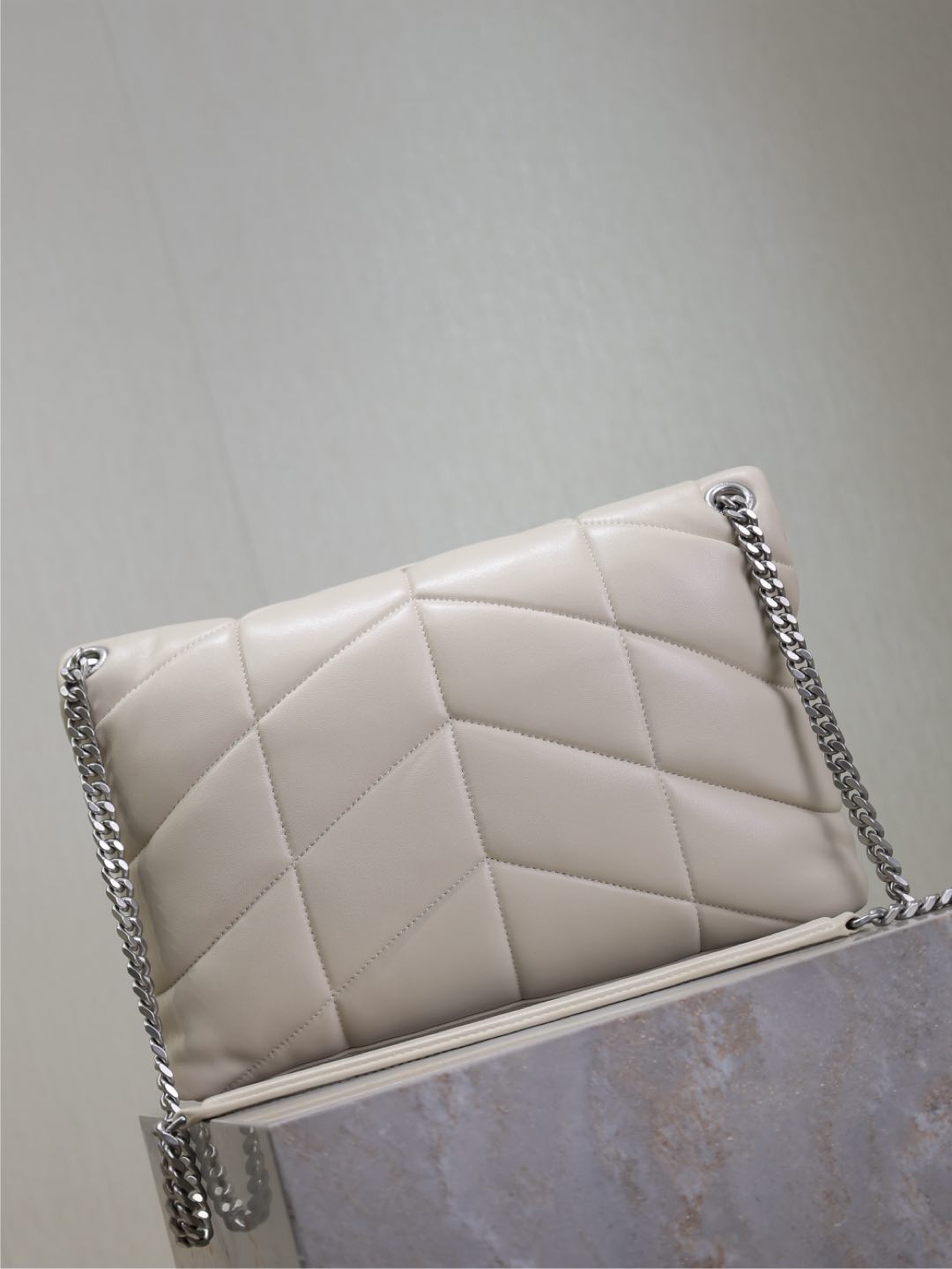 SAINT LAURENT YSL 25S LOULOU PUFFER GM 35 IN SMOKEY TAUPE CALFSKIN SILVER HARDWARE