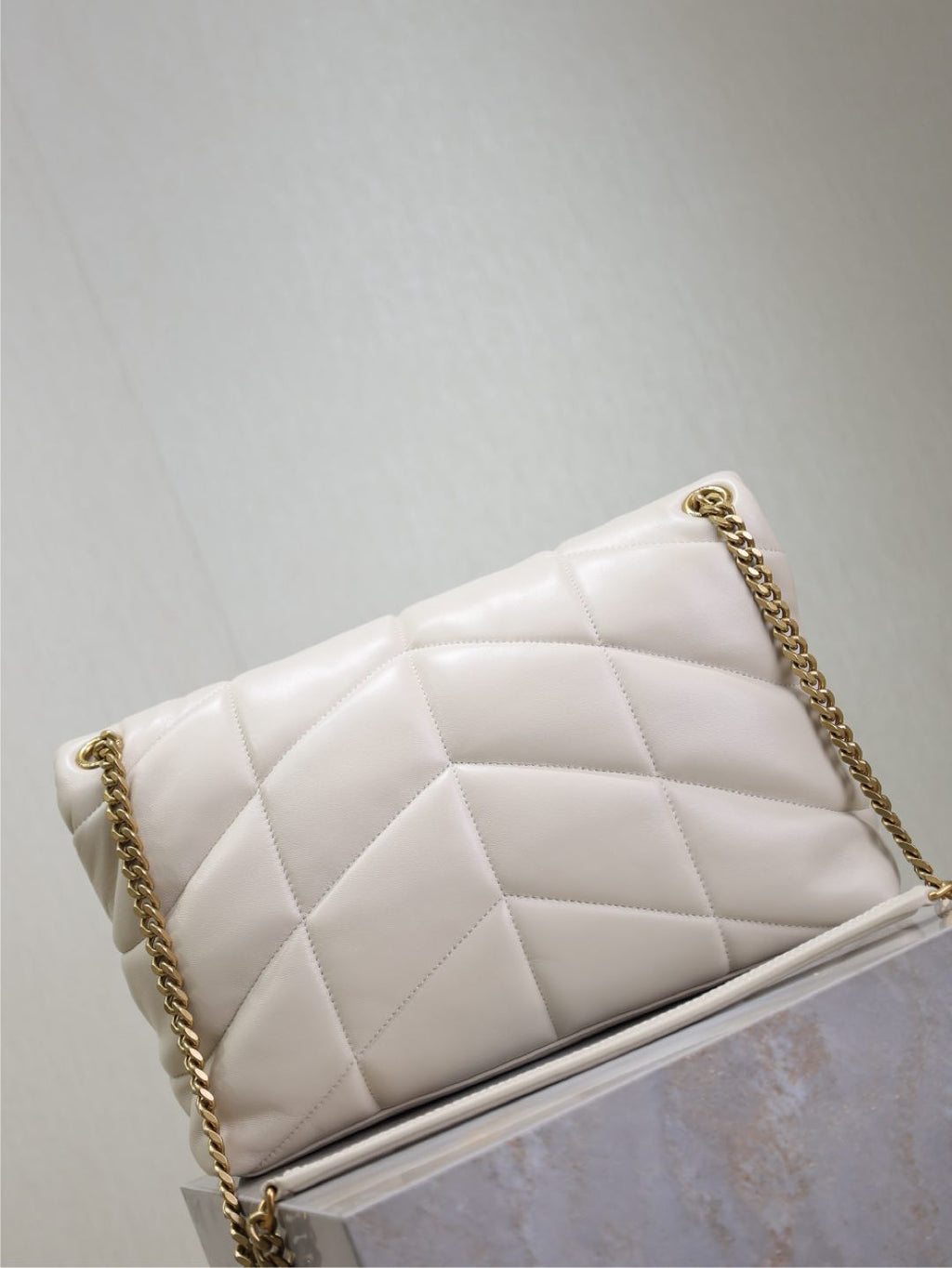 SAINT LAURENT YSL 25S LOULOU PUFFER GM 35 IN BLANC VINTAGE CALFSKIN GOLD HARDWRE