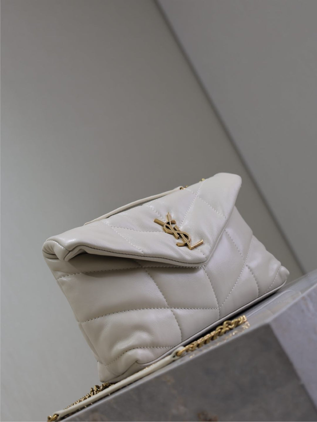 SAINT LAURENT YSL 25S LOULOU PUFFER MINI 23 IN BLANC VINTAGE CALFSKIN GOLD HARDWARE