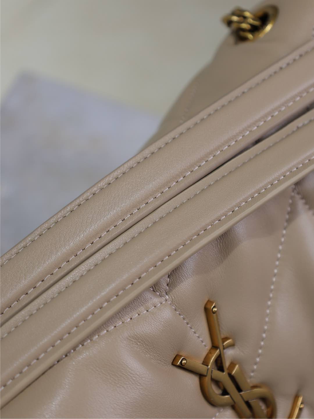 SAINT LAURENT YSL 25S LOULOU PUFFER MM 29 IN BROWN CALFSKIN GOLD HARDWRE