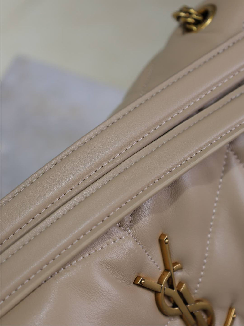 SAINT LAURENT YSL 25S LOULOU PUFFER MM 29 IN BROWN CALFSKIN GOLD HARDWARE