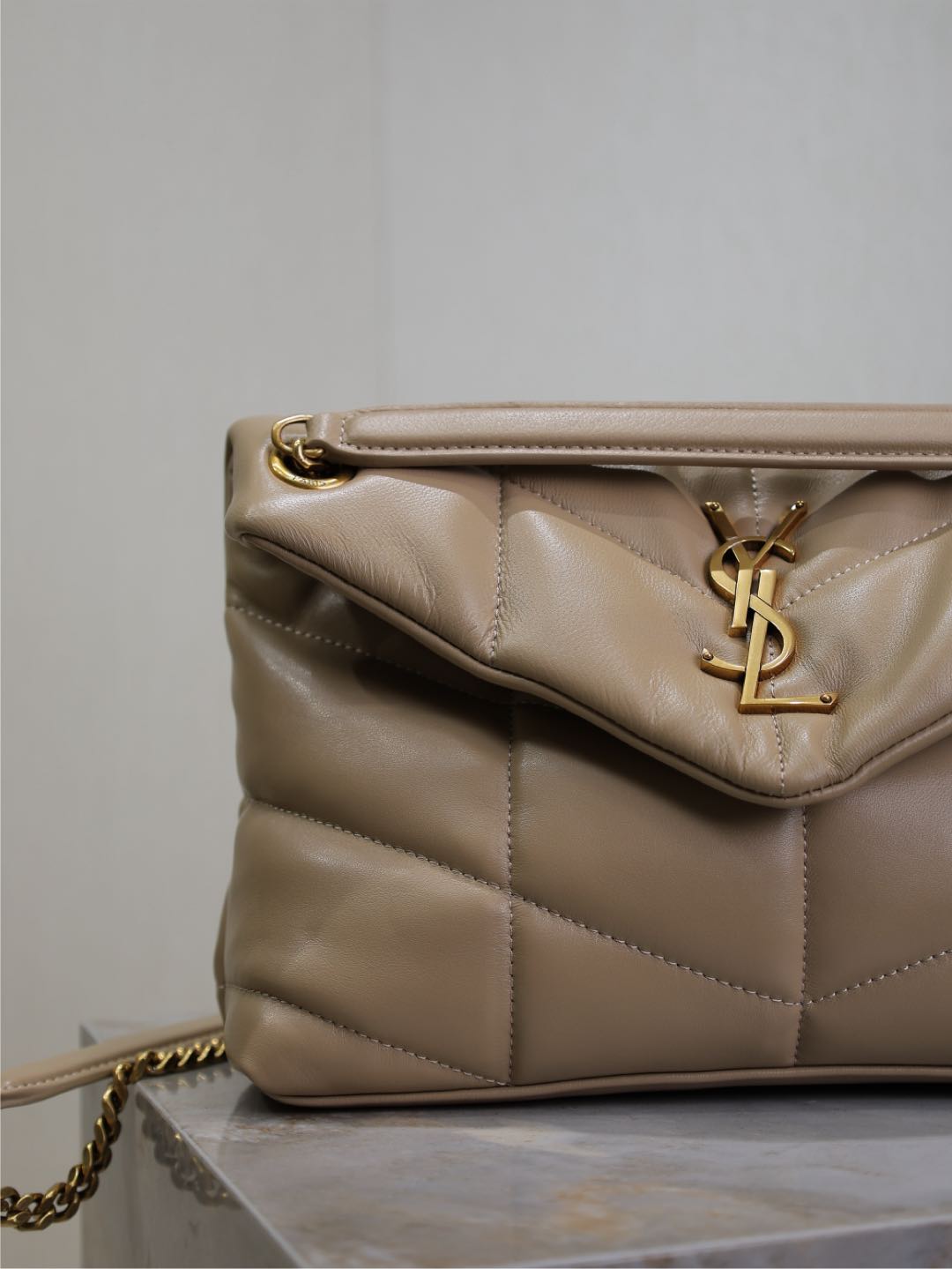 SAINT LAURENT YSL 25S LOULOU PUFFER MM 29 IN BROWN CALFSKIN GOLD HARDWRE