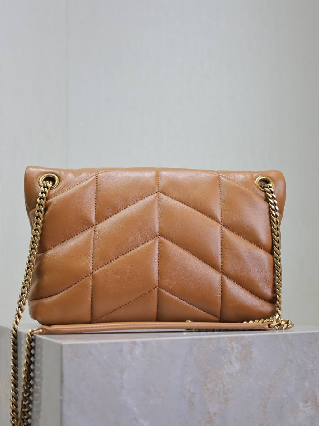 SAINT LAURENT YSL 25S LOULOU PUFFER MM 29 IN CARAMEL CALFSKIN GOLD HARDWARE
