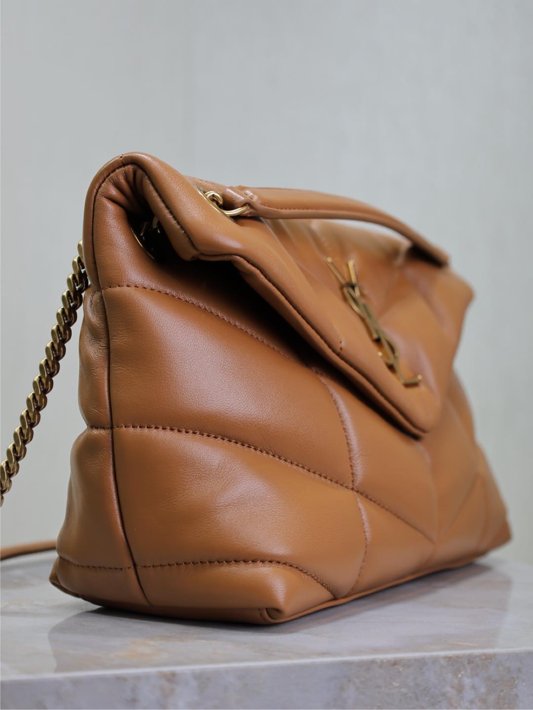 SAINT LAURENT YSL 25S LOULOU PUFFER MM 29 IN CARAMEL CALFSKIN GOLD HARDWARE