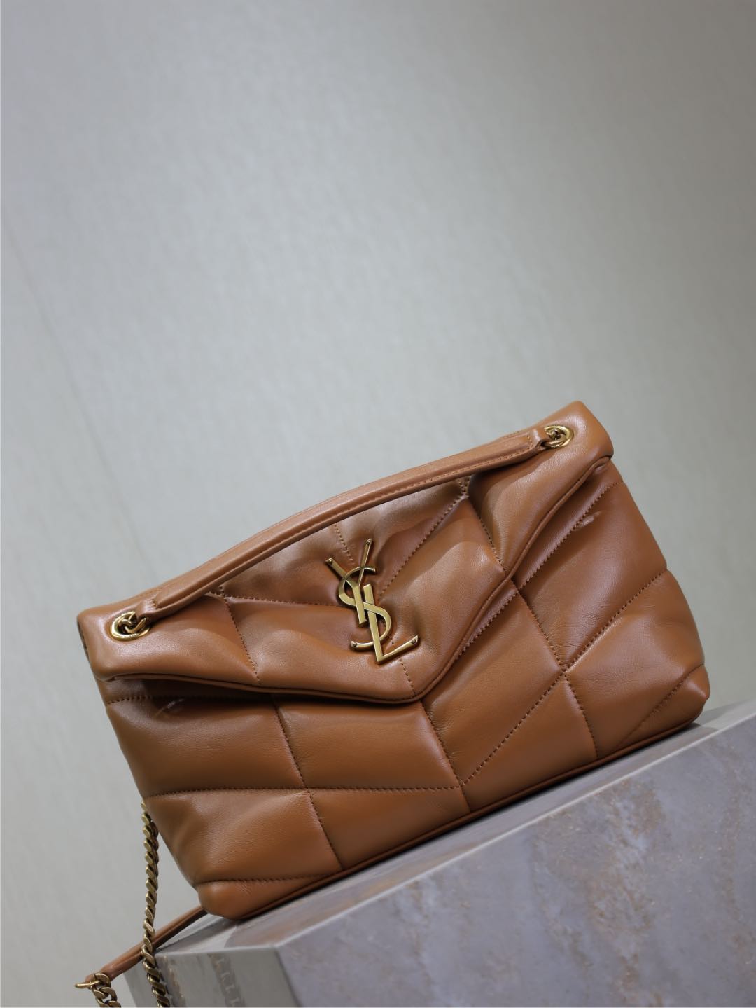 SAINT LAURENT YSL 25S LOULOU PUFFER MM 29 IN CARAMEL CALFSKIN GOLD HARDWRE