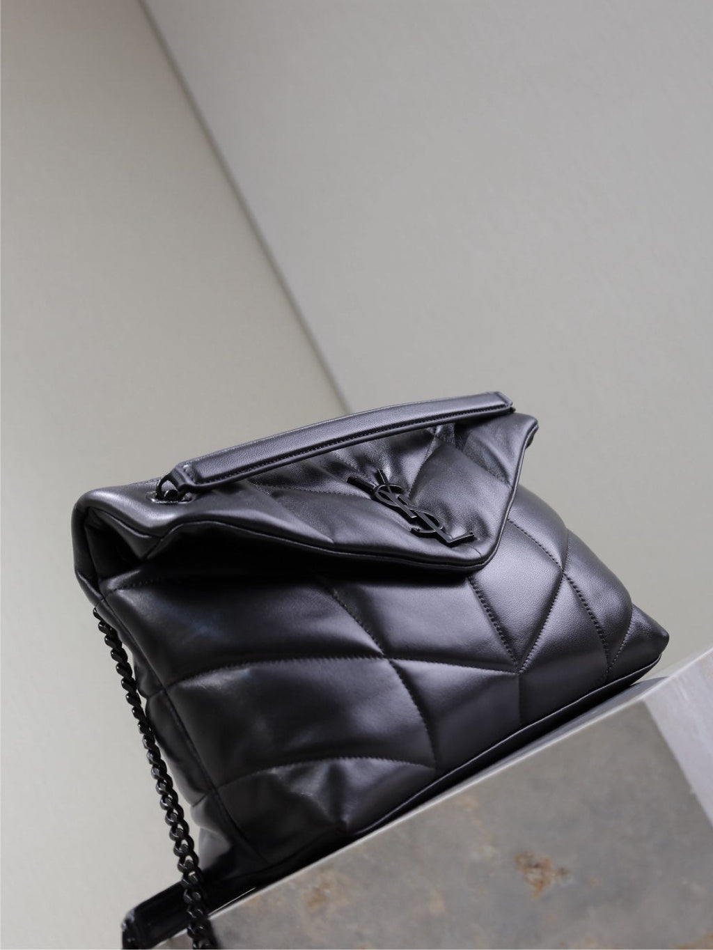 SAINT LAURENT YSL 25S LOULOU PUFFER GM 35 IN BLACK CALFSKIN BLACK HARDWRE