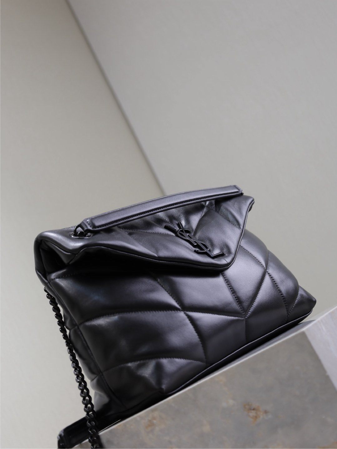 SAINT LAURENT YSL 25S LOULOU PUFFER GM 35 IN BLACK CALFSKIN BLACK HARDWARE