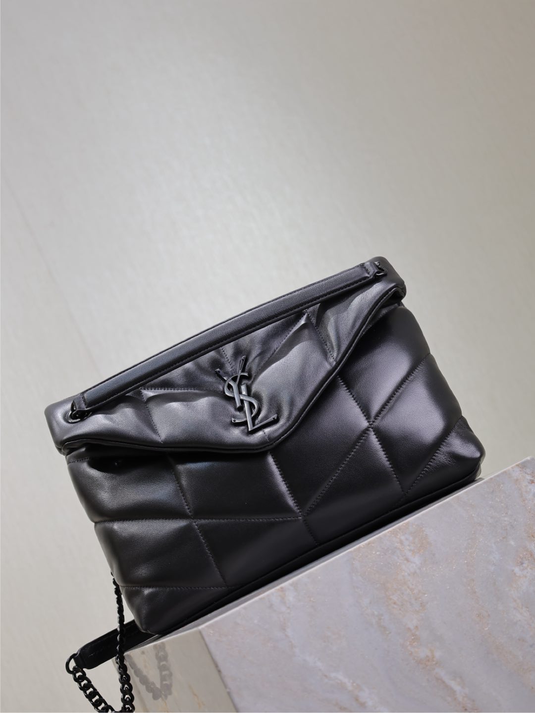 SAINT LAURENT YSL 25S LOULOU PUFFER GM 35 IN BLACK CALFSKIN BLACK HARDWARE