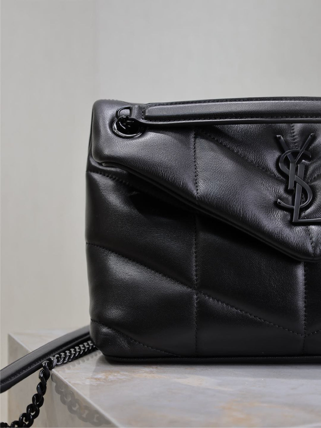 SAINT LAURENT YSL 25S LOULOU PUFFER MM 29 IN BLACK CALFSKIN BLACK HARDWARE